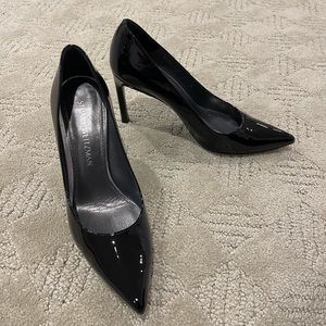 Stuart Weitzman Heist black patent leather pumps heels in a size 7
